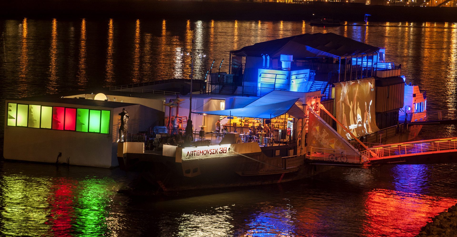Cubierta del A38 Ship en el Danubio (Budapest)